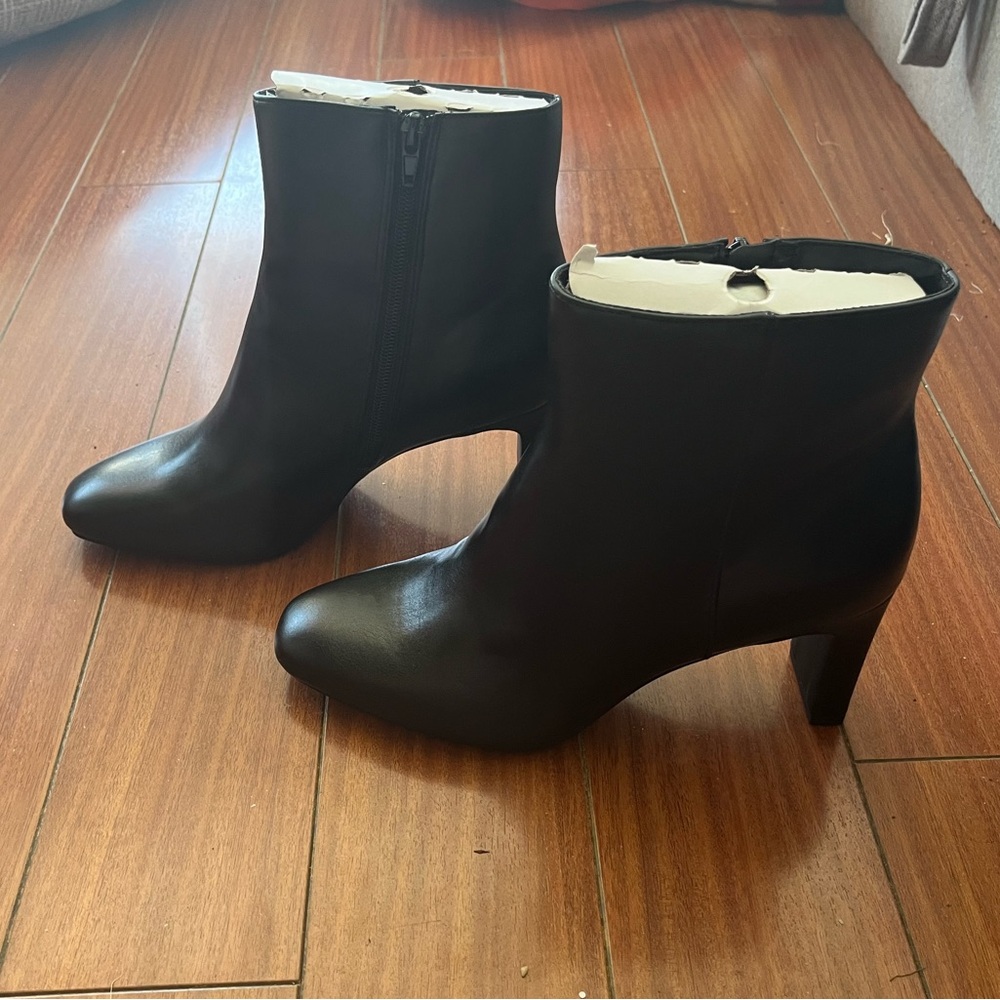Kelly & Katie Black Booties Size 9